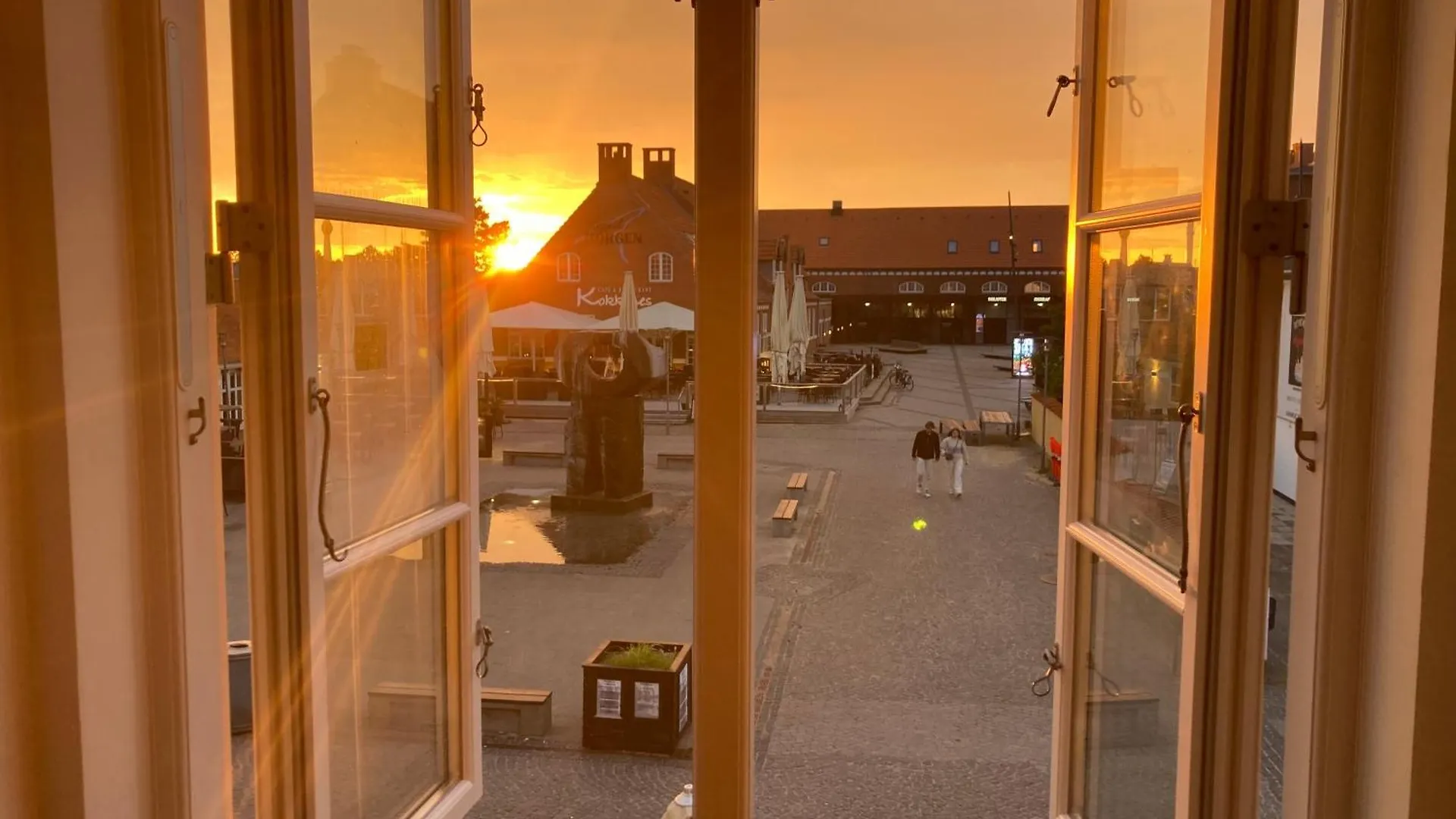 شقة Unikt Pa Torvet; Byliv Og Rolig Sol-Altan. سكاغن